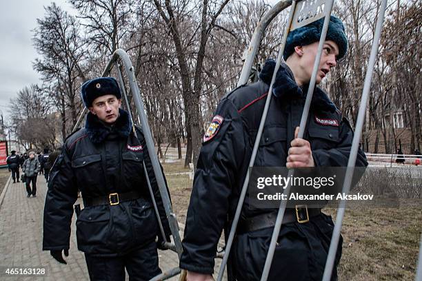 Police dismounts fences to allow entry of people waiting to gather at the grave of Russian opposition leader Boris Nemtsov at Troyekurovskoye...