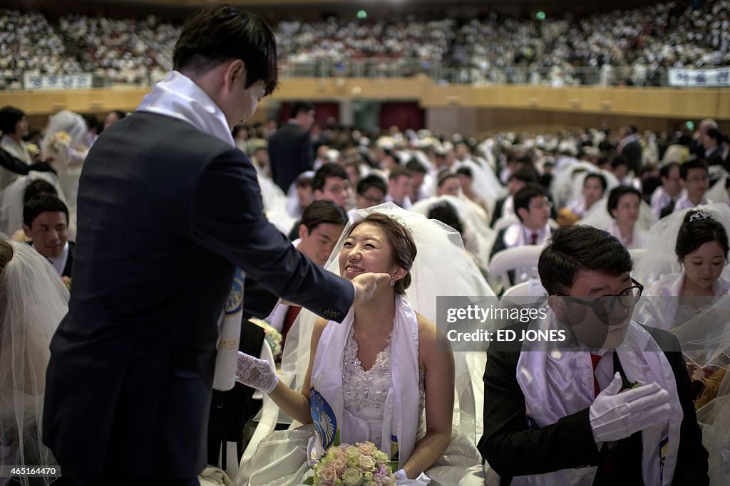 SKOREA-RELIGION-UNIFICATION-MARRIAGE-MOON