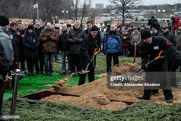 Workers cover the grave of Russian opposition leader Boris Nemtsov at Troyekurovskoye Cemetary on March 3, 2015 in Moscow, Russia. Nemtsov was...