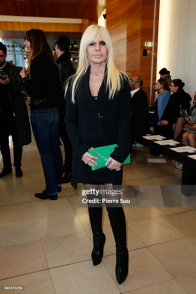 Anthony Vaccarello : Outside Arrivals  - Paris Fashion Week Womenswear Fall/Winter 2015/2016