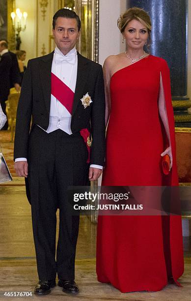 Mexican President Enrique Pena Nieto and his wife Angelica Rivera pose for a photograph before a State Banquet at Buckingham Palace in London on...