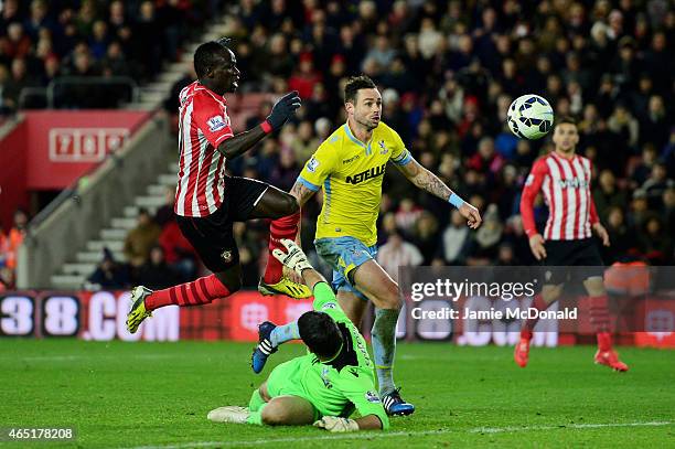 Sadio Mane of Southampton lifts the ball over goalkeeper Julian Speroni of Crystal Palace to score the opening goal during the Barclays Premier...