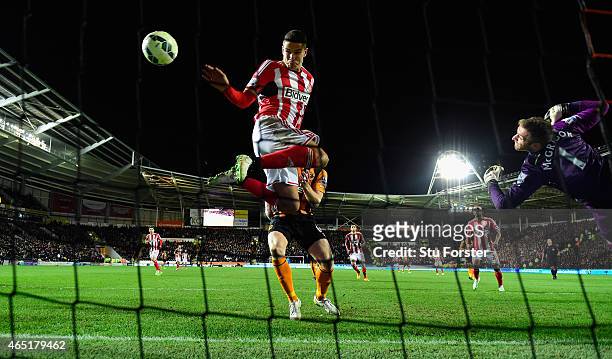 Sunderland player Jack Rodwell scores the first Sunderland goal past Hull goalkeeper Allan McGregor during the Barclays Premier League match between...