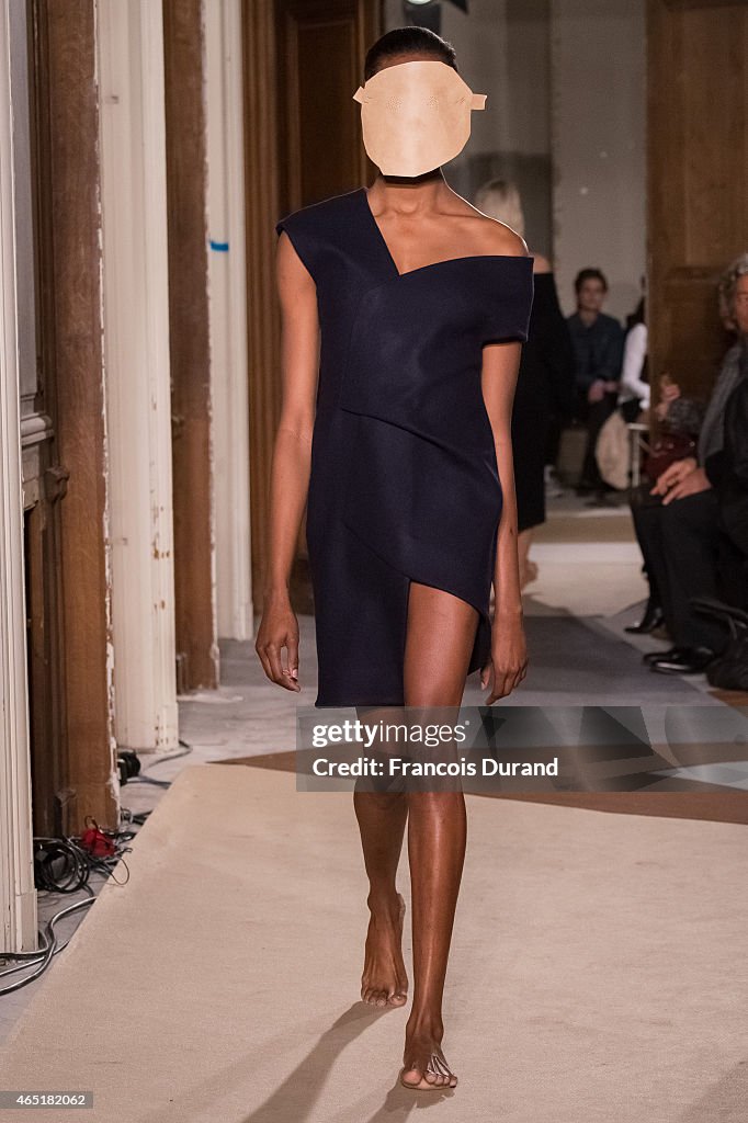 Jacquemus : Runway - Paris Fashion Week Womenswear Fall/Winter 2015/2016