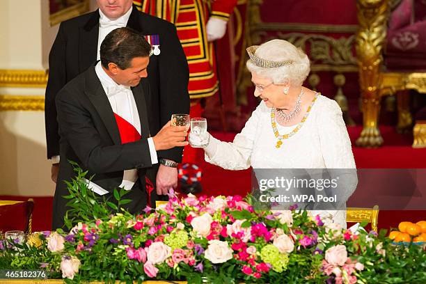 President of Mexico Enrique Pena Nieto and Queen Elizabeth II make a toast during a state banquet at Buckingham Palace on March 3, 2015 in London,...