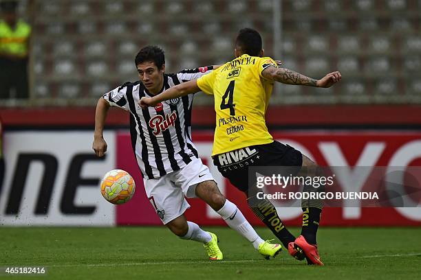 Paraguayan Libertad's Oscar Ruiz vies for the ball with Ecuador's Barcelona's Gerson Cedeno during their Copa Libertadores football match at the...