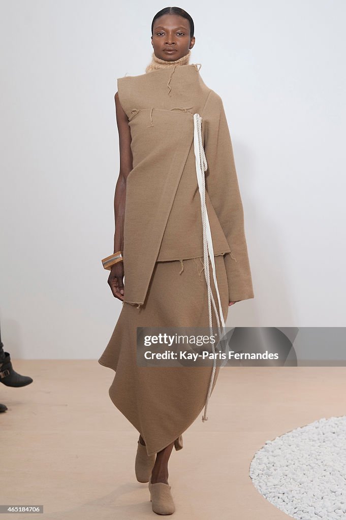 Nehera : Runway - Paris Fashion Week Womenswear Fall/Winter 2015/2016