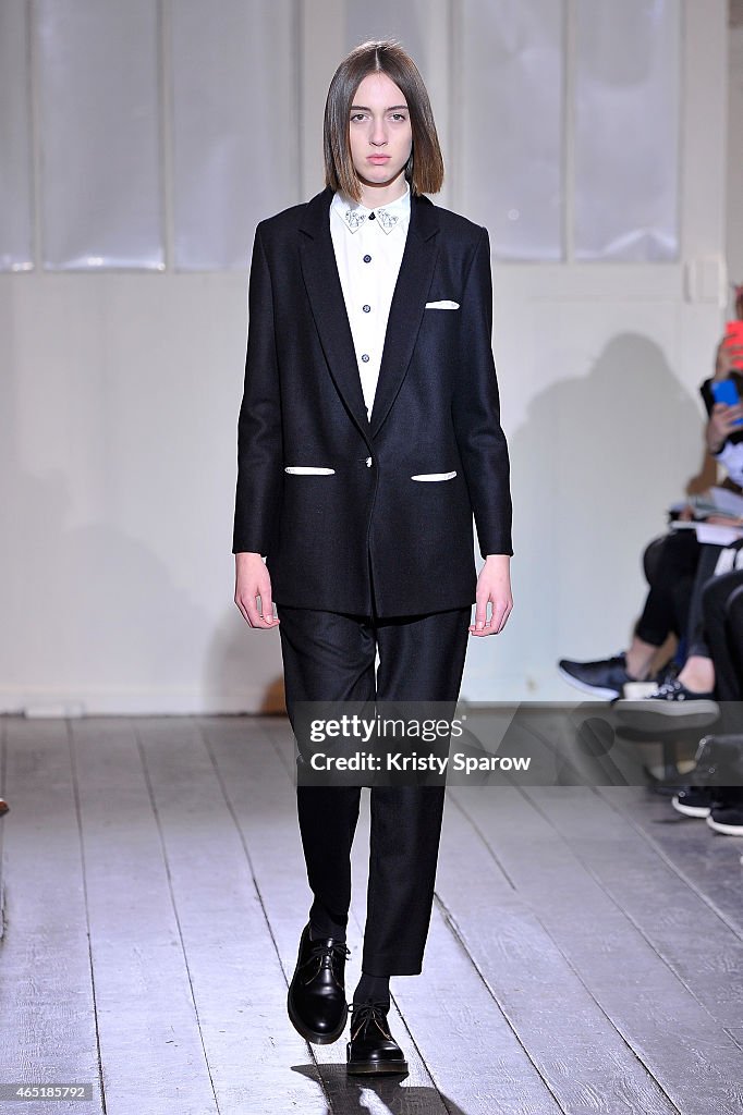 Devastee : Runway - Paris Fashion Week Womenswear Fall/Winter 2015/2016
