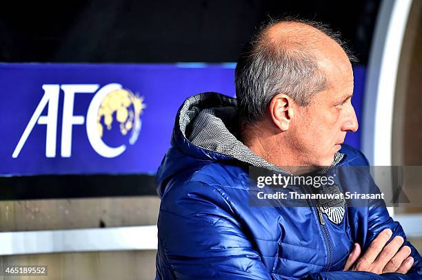 Alexandre Gama head coach of Buriram United during the Asian Champions League match between Guangzhou R&F and Buriram United at Yuexiu Stadium on...