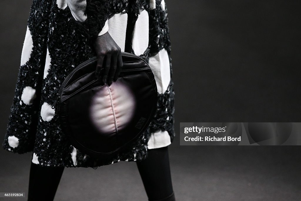 Anrealage : Runway - Paris Fashion Week Womenswear Fall/Winter 2015/2016