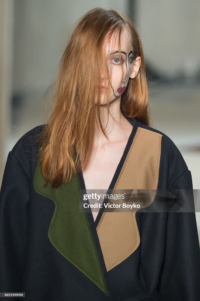 Jacquemus : Runway - Paris Fashion Week Womenswear Fall/Winter 2015/2016