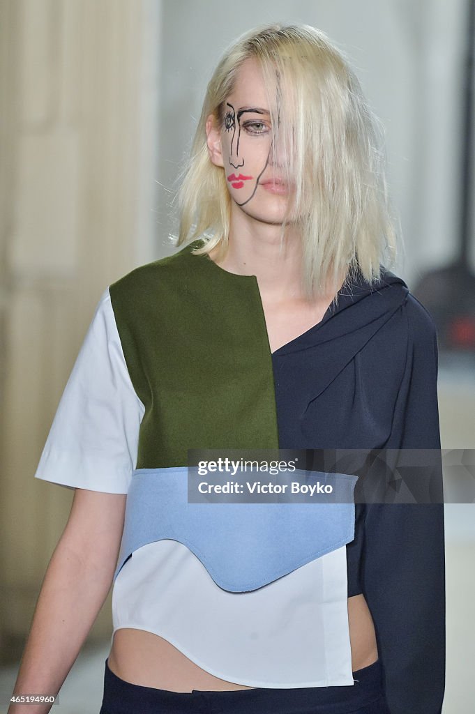 Jacquemus : Runway - Paris Fashion Week Womenswear Fall/Winter 2015/2016