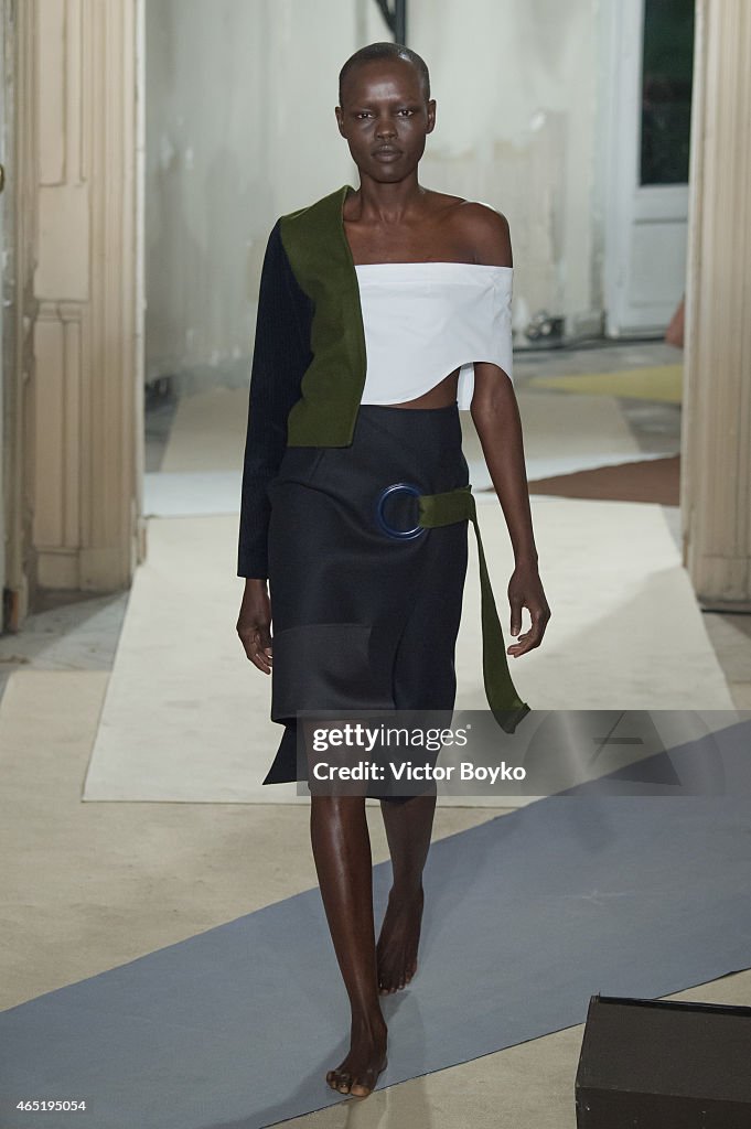 Jacquemus : Runway - Paris Fashion Week Womenswear Fall/Winter 2015/2016