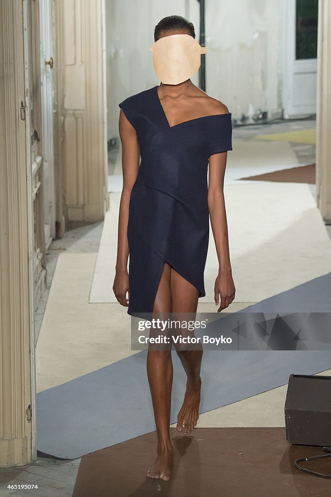 Jacquemus : Runway - Paris Fashion Week Womenswear Fall/Winter 2015/2016