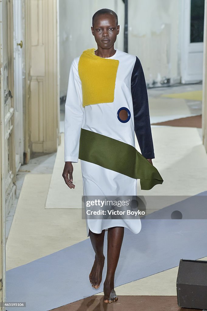 Jacquemus : Runway - Paris Fashion Week Womenswear Fall/Winter 2015/2016