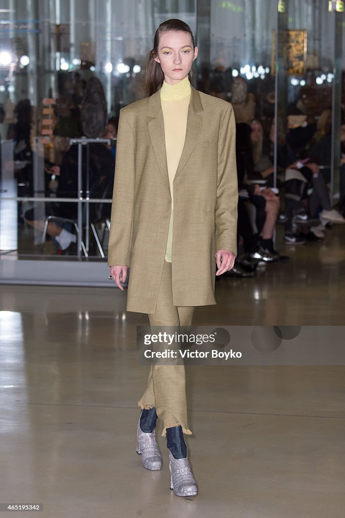 Lea Peckre : Runway - Paris Fashion Week Womenswear Fall/Winter 2015/2016