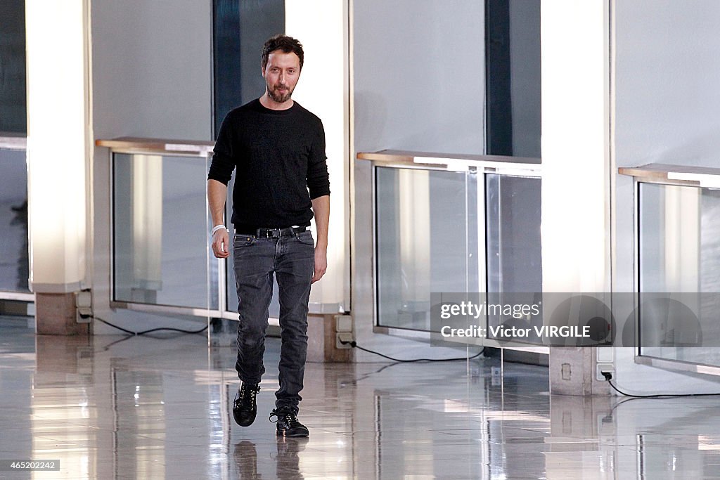 Anthony Vaccarello : Runway - Paris Fashion Week Womenswear Fall/Winter 2015/2016