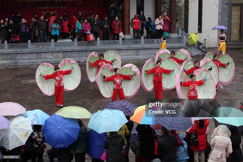 People In China Welcome The Upcoming Lantern Festival