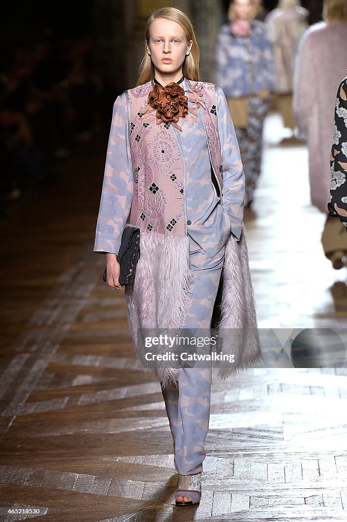 Dries Van Noten - Runway RTW - Fall 2015 - Paris Fashion Week