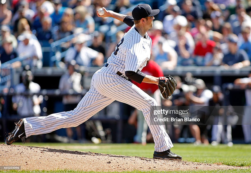 Philadelphia Phillies v New York Yankees
