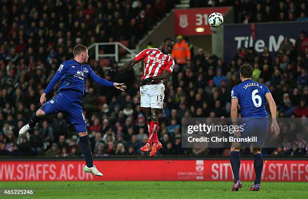 Victor Moses of Stoke City scores the first goal during the Barclays Premier League match between Stoke City and Everton at Britannia Stadium on...