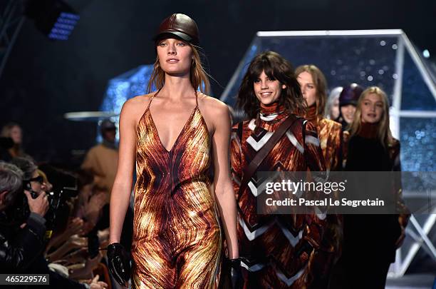 Hm Modeling H&M Models Photos and Premium High Res Pictures - Getty Images