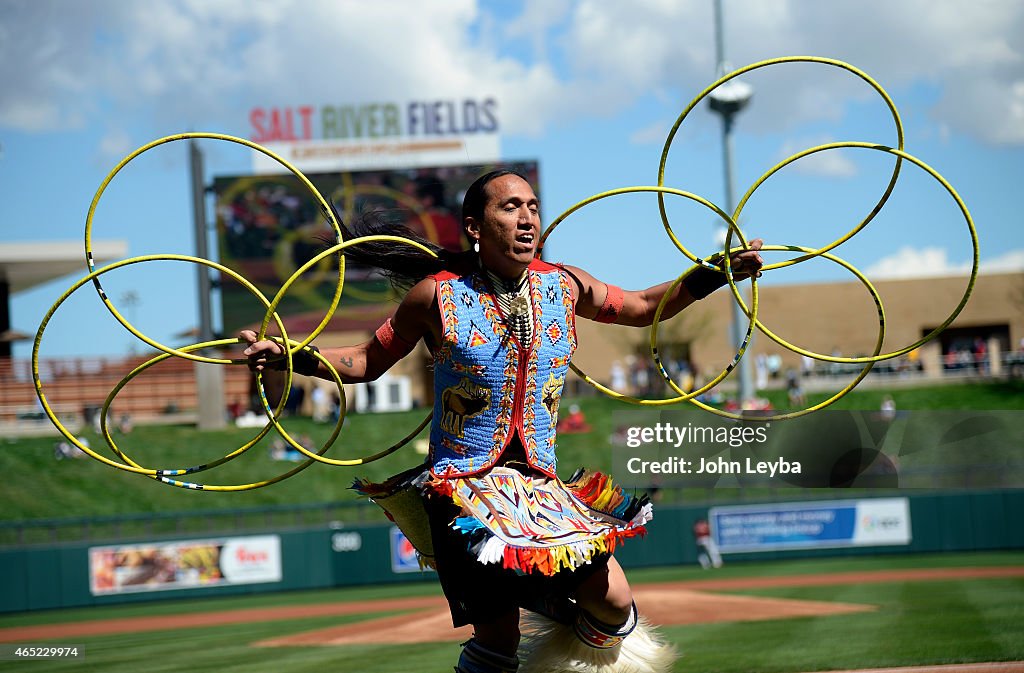 Tony Duncan Apache Does A Hoop Dance Before The Start Of The News 
