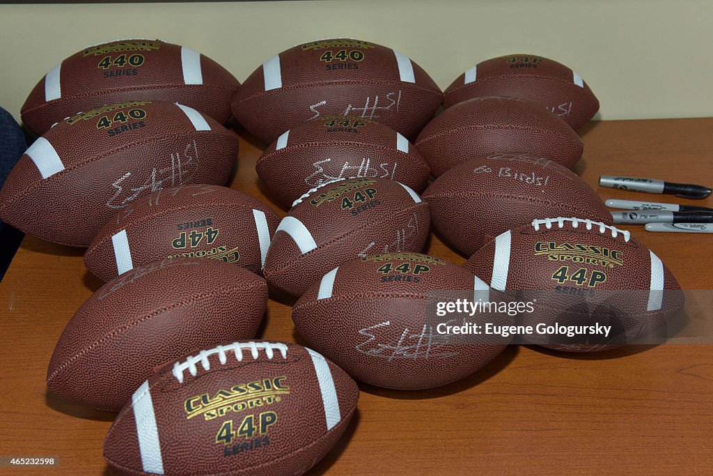 NFL Linebacker Emmanuel Acho Visits United Way Of Long Island