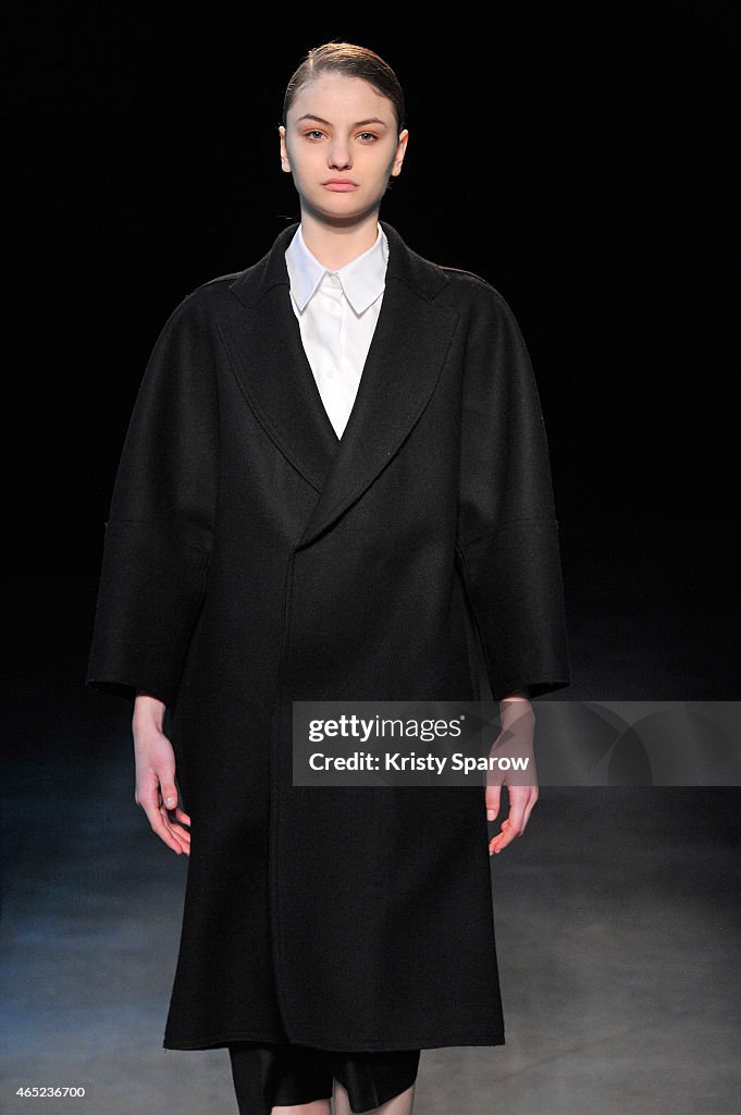 Gauchere: Runway - Paris Fashion Week Womenswear Fall/Winter 2015/2016