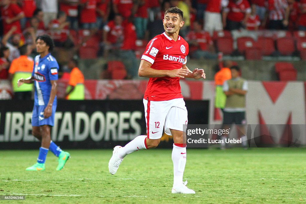 Internacional v Emelec - Copa Bridgestone Libertadores 2015