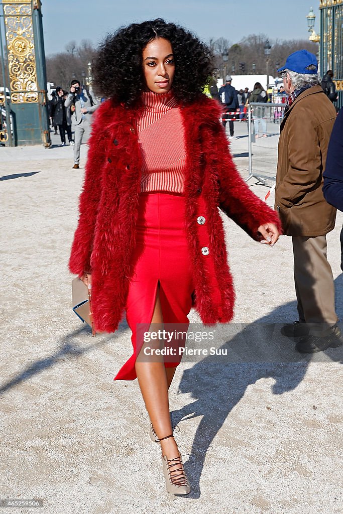 Carven : Outside Arrivals  - Paris Fashion Week Womenswear Fall/Winter 2015/2016