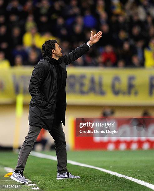 Head coach Luis Enrique of FC Barcelona reacts during the Copa del Rey Semi-Final, Second Leg match between Villarreal CF and Barcelona at El...