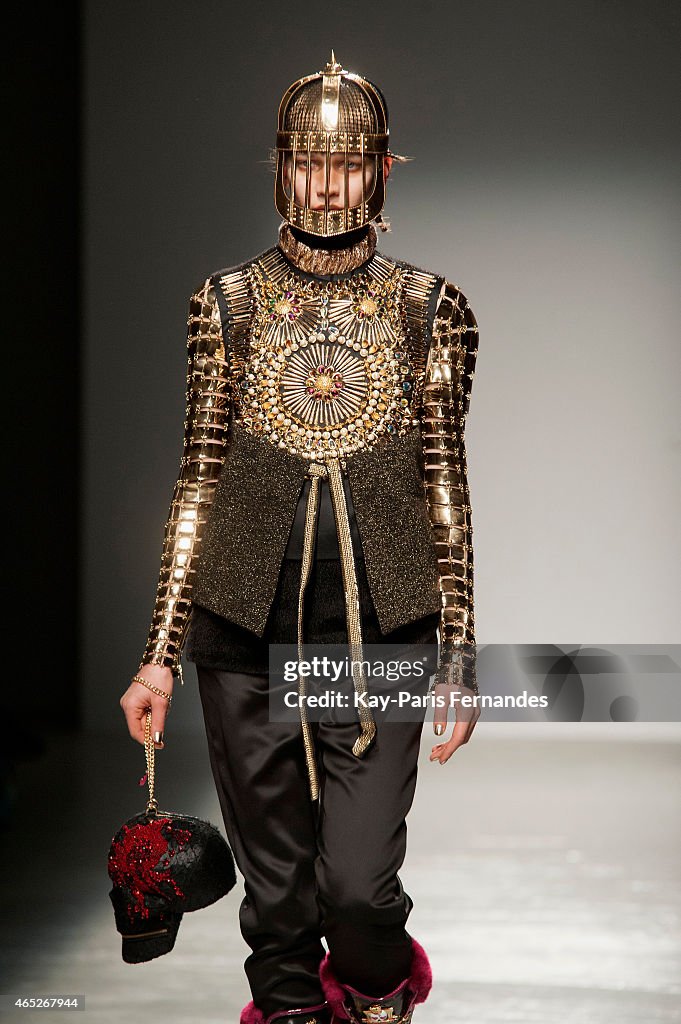 Manish Arora : Runway - Paris Fashion Week Womenswear Fall/Winter 2015/2016