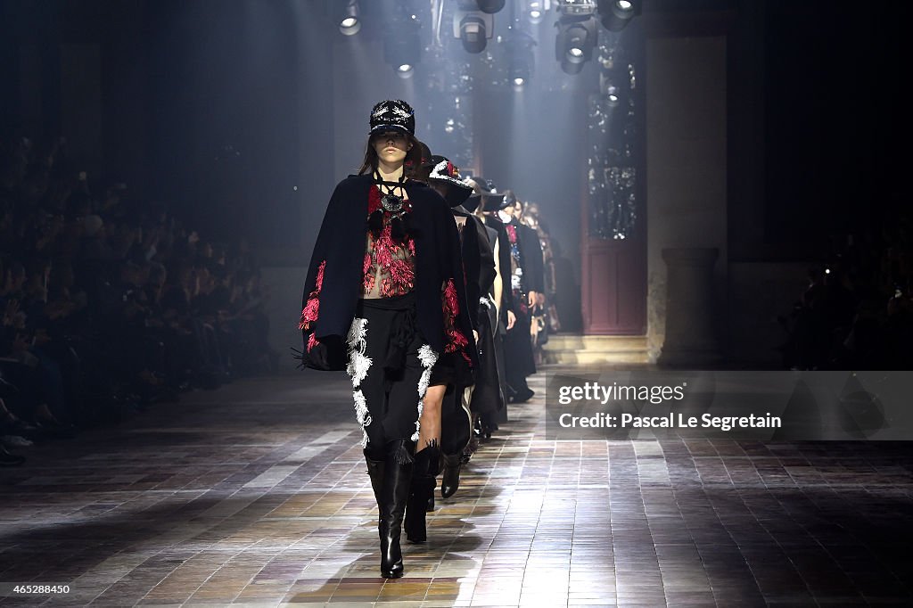 Lanvin : Runway - Paris Fashion Week Womenswear Fall/Winter 2015/2016