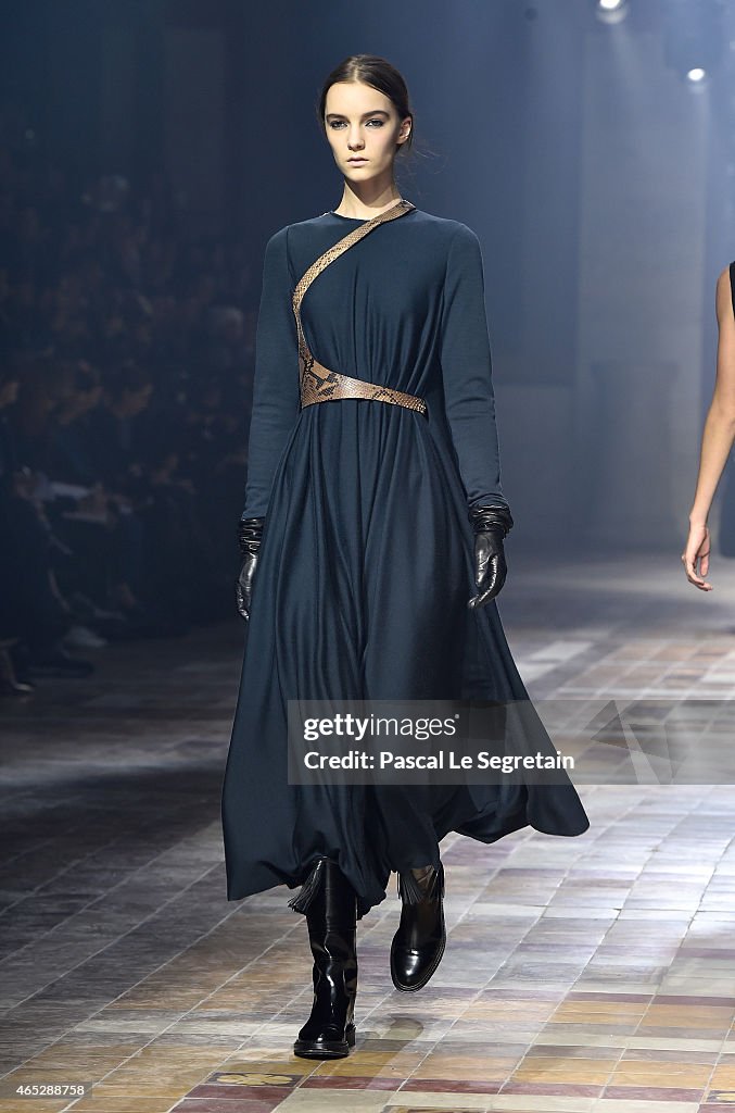 Lanvin : Runway - Paris Fashion Week Womenswear Fall/Winter 2015/2016