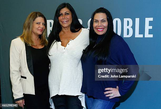 Angela Ranello 1,718 Angela Raiola Photos & High Res Pictures - Getty Images