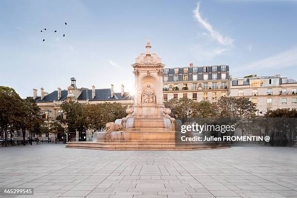 fontaine saint-sulpice - statue paris photos et images de collection