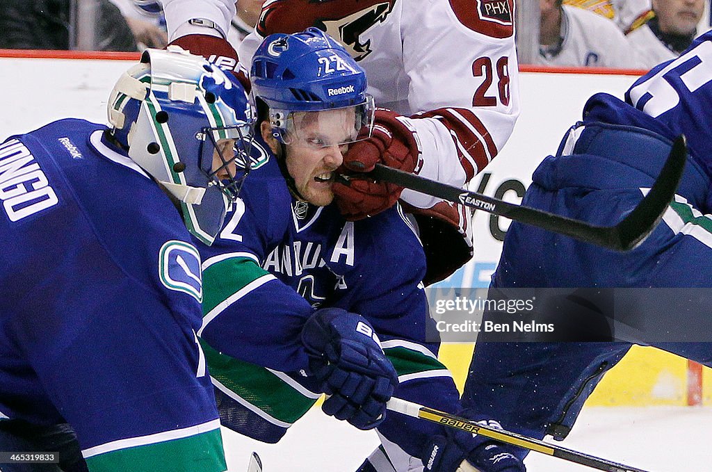 Phoenix Coyotes v Vancouver Canucks