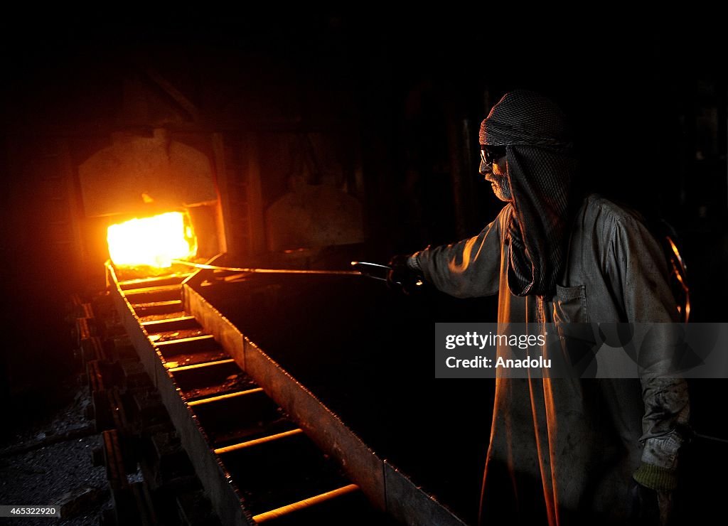 Iron and steel labour in Pakistan's Islamabad