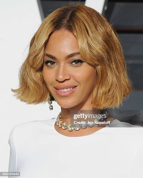 Singer Beyonce arrives at the 2015 Vanity Fair Oscar Party Hosted By Graydon Carter at Wallis Annenberg Center for the Performing Arts on February...
