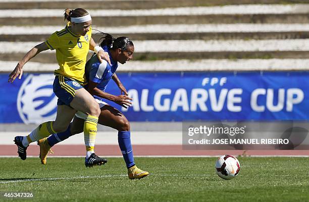 Brazil's defender Rosana Augusto vies with Sweden's defender Sara Thunebro during the Algarve Cup football match Sweden vs Brazil at the Estadio...