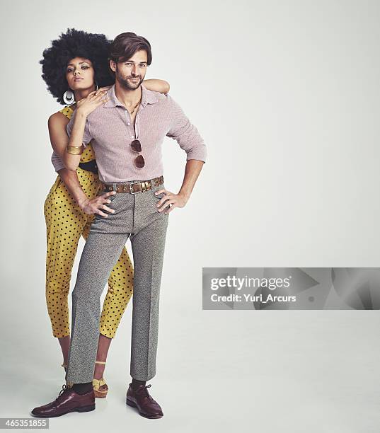 den perfekten retro paar - vintage mode stock-fotos und bilder