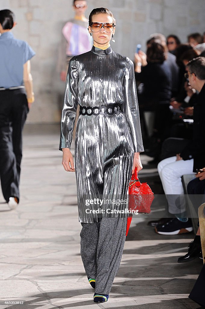 Loewe - Runway RTW - Fall 2015 - Paris Fashion Week