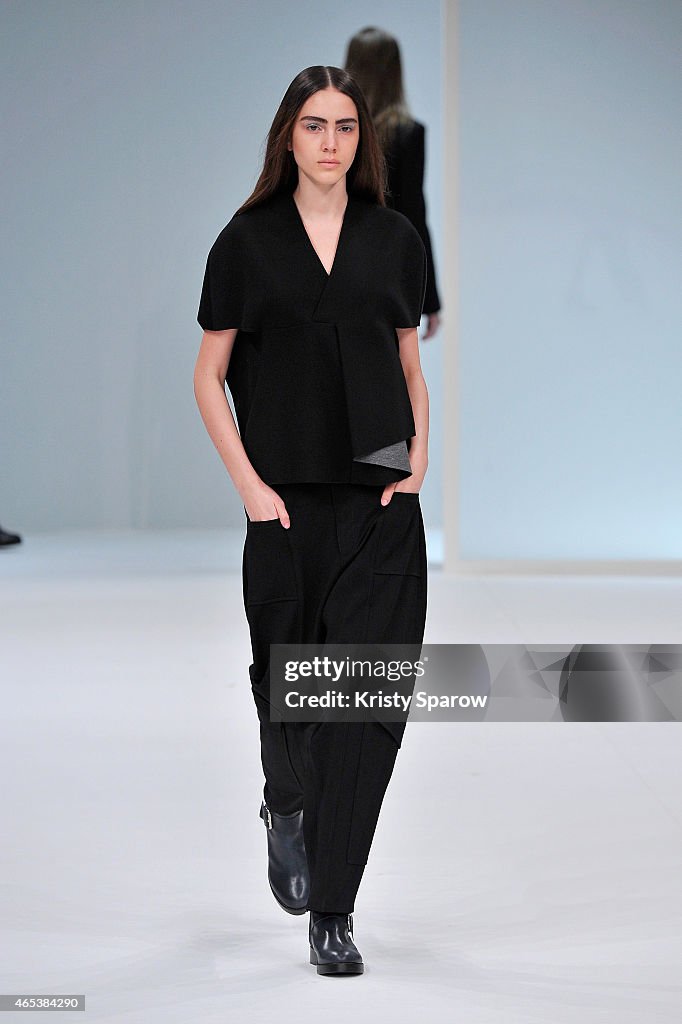 Chalayan : Runway - Paris Fashion Week Womenswear Fall/Winter 2015/2016