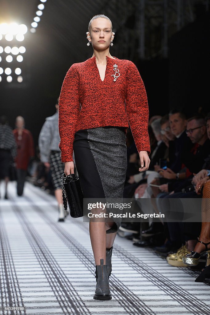 Balenciaga : Runway - Paris Fashion Week Womenswear Fall/Winter 2015/2016