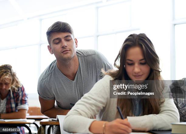 alguém não estudo suficiente. - desonestidade imagens e fotografias de stock
