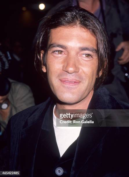 Actor Antonio Banderas attends the "Interview with the Vampire: The Vampire Chronicles" Westwood Premiere on November 9, 1994 at the Mann Village...