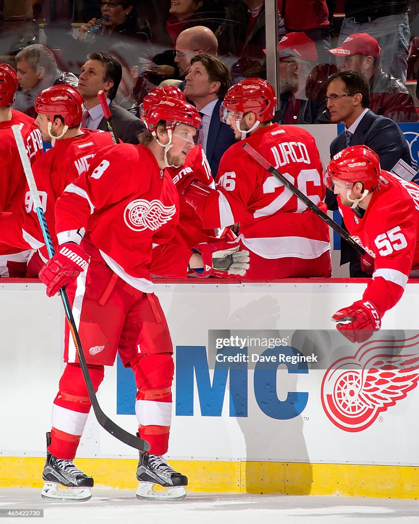 Calgary Flames v Detroit Red Wings