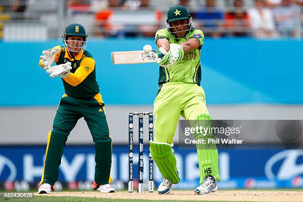 Younis Khan of Pakistan bats during the 2015 ICC Cricket World Cup match between South Africa and Pakistan at Eden Park on March 7, 2015 in Auckland,...