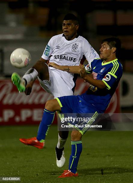 Diego Manicero of Sporting Cristal struggles for the ball with Wilder Cartagena of San Martin during a match between San Martin and Sporting Cristal...